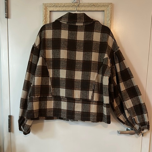 POL | Dolman Sleeve Checkered Utility Jacket in Brown and Cream - Picture 10 of 13